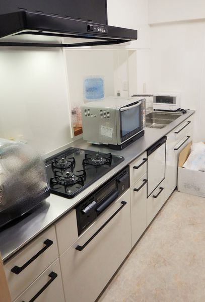システムキッチン　ＴＯＴＯ　ザ・クラッソ、床　クッションフロア　HM−5107サンゲツ